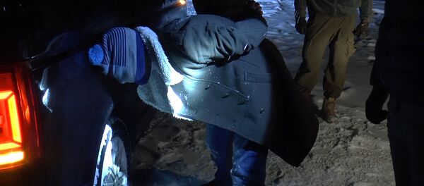 Кадры задержания банды, поставлявшей в Россию героин, опубликовала ФСБ Кадры задержания банды, поставлявшей в Россию героин, опубликовала ФСБ - Sputnik Тоҷикистон