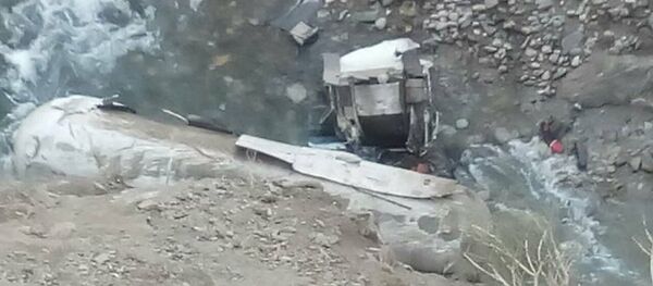 Автомобиль опрокинулся в реку, архивное фото - Sputnik Таджикистан