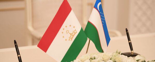 Флаг Таджикистана и Узбекистана, архивное фото Флаг Таджикистана и Узбекистана, архивное фото - Sputnik Тоҷикистон
