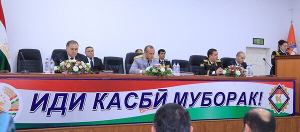 Таҷлили 12-солагии таъсиси Агентии назорати давлатии молиявӣ ва мубориза бо коррупсияи Тоҷкистон ва иди касбии кормандони ин ниҳод Таҷлили 12-солагии таъсиси Агентии назорати давлатии молиявӣ ва мубориза бо коррупсияи Тоҷкистон ва иди касбии кормандони ин ниҳод - Sputnik Тоҷикистон