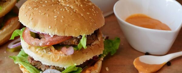 Бургер, архивное фото - Sputnik Тоҷикистон