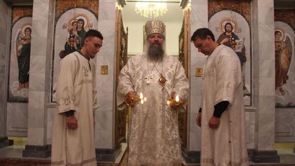 Богослужение в Свято-Никольском кафедральном соборе - Sputnik Таджикистан