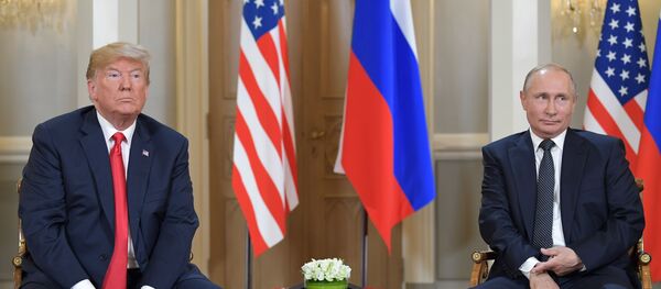 Президент РФ Владимир Путин и президент США Дональд Трамп, архивное фото - Sputnik Таджикистан