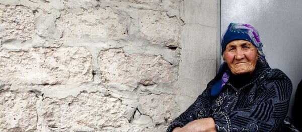 Бабушка в платке, архивное фото - Sputnik Таджикистан