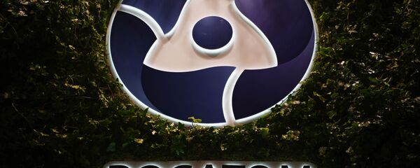 Логотип государственной корпорации по атомной энергии Росатом  - Sputnik Таджикистан