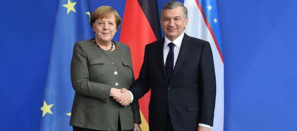 Ангела Меркель и Шавкат Мирзиёев Ангела Меркель и Шавкат Мирзиёев - Sputnik Таджикистан