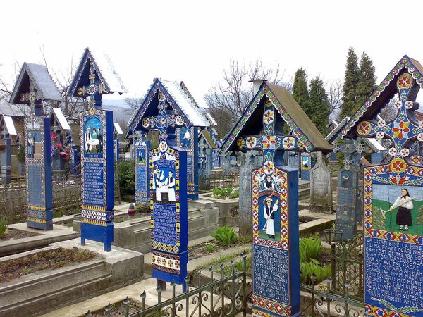 Пирамиды, пустыня, веселое кладбище: самые необычные места Восточной Европы Пирамиды, пустыня, веселое кладбище: самые необычные места Восточной Европы - Sputnik Таджикистан