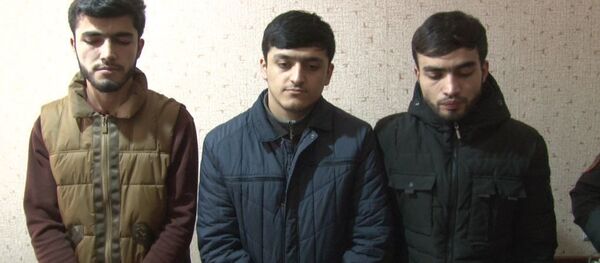 Сотрудники милиции столицы задержали троих молодых людей по обвинению в совершении 35 краж Сотрудники милиции столицы задержали троих молодых людей по обвинению в совершении 35 краж - Sputnik Тоҷикистон