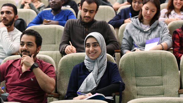 Иностранные студенты во время лекции на кафедре паталогической анатомии имени академика А.И. Струкова - Sputnik Тоҷикистон