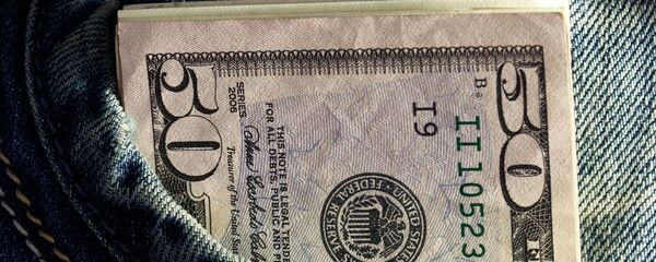 Доллары в кармане, архивное фото Доллары в кармане, архивное фото - Sputnik Тоҷикистон