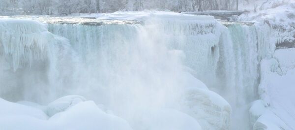 Ледяной Ниагарский водопад, архивное фото - Sputnik Таджикистан