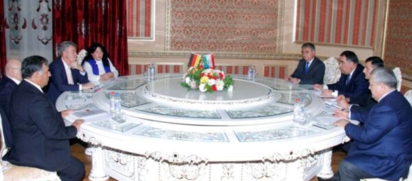 Глава Согдийской области Раджаббой Ахмадзода провел встречу с главой немецкой компании “GBP International”  - Sputnik Тоҷикистон