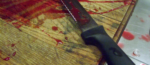 Нож в крови, архивное фото - Sputnik Тоҷикистон