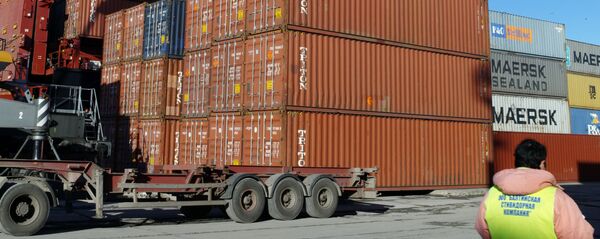 Работа грузового контейнерного терминала, архивное фото Работа грузового контейнерного терминала, архивное фото - Sputnik Тоҷикистон