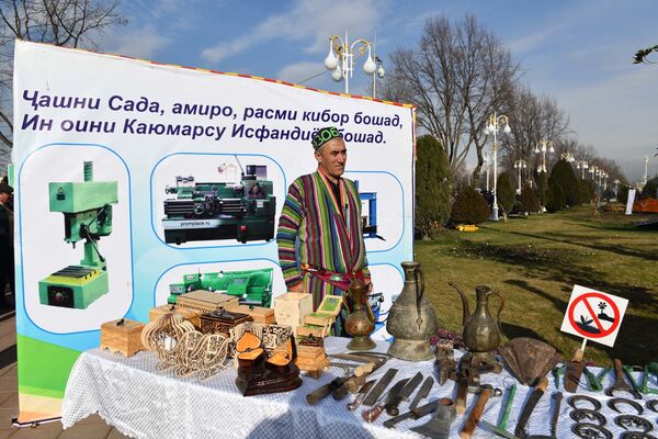 Выставка народных промыслов на празднике Сада в Душанбе - Sputnik Таджикистан