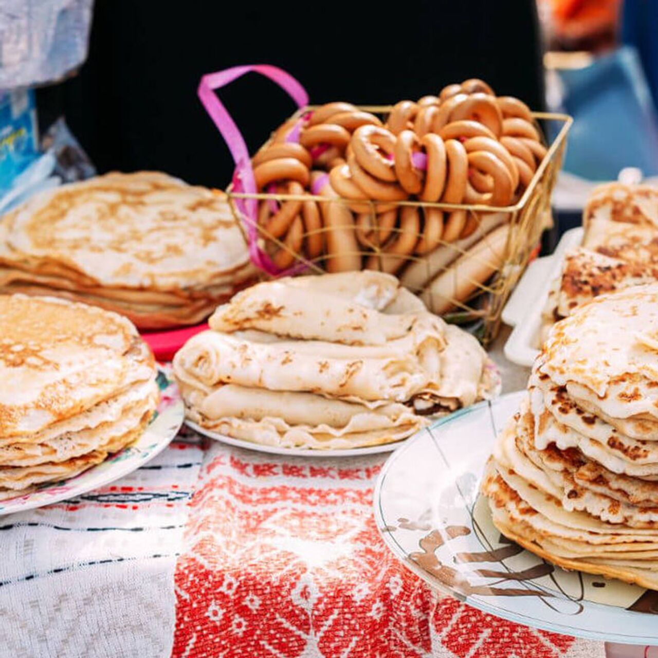 Рецепты блинов на Масленицу: самые вкусные и простые рецепты как печь