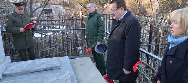 Митинг, посвященный открытию восстановленных памятников советских воинов-освободителей Митинг, посвященный открытию восстановленных памятников советских воинов-освободителей - Sputnik Таджикистан