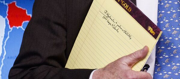 Блокнот помошника президента США по национальной безопасности - Sputnik Таджикистан