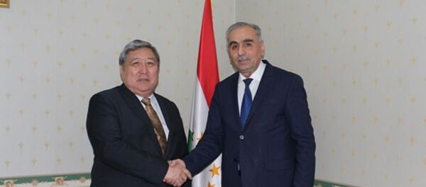 Министр культуры Таджикистана Шамсиддин Орумбекзода и Посол Кыргызстана в РТ Джаниш Рустенбеков  - Sputnik Тоҷикистон