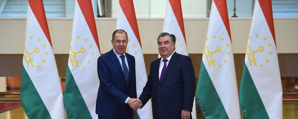 Президент Таджикистана Эмомали Рахмон и министр иностранных дел России Сергей Лавров Президент Таджикистана Эмомали Рахмон и министр иностранных дел России Сергей Лавров - Sputnik Тоҷикистон