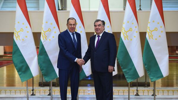 Президент Таджикистана Эмомали Рахмон и министр иностранных дел России Сергей Лавров - Sputnik Таджикистан