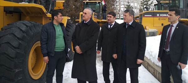 В Хорог поступила новая снегоуборочная техника В Хорог поступила новая снегоуборочная техника - Sputnik Тоҷикистон