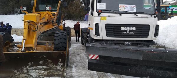 В Хорог поступила новая снегоуборочная техника В Хорог поступила новая снегоуборочная техника - Sputnik Таджикистан
