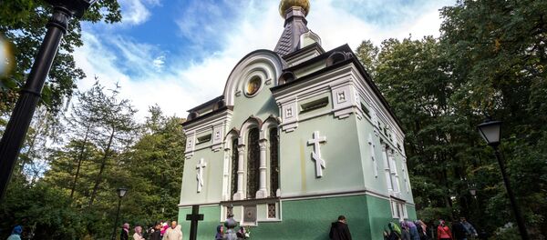 Часовня Блаженной Ксении Петербургской на Смоленском православном кладбище в Санкт-Петербурге Часовня Блаженной Ксении Петербургской на Смоленском православном кладбище в Санкт-Петербурге - Sputnik Тоҷикистон