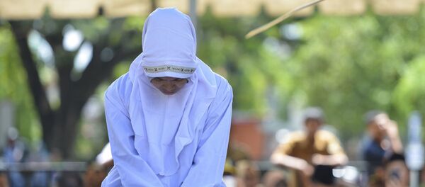 21-летняя мусульманка подвергается наказанию по закону шариата  - Sputnik Таджикистан