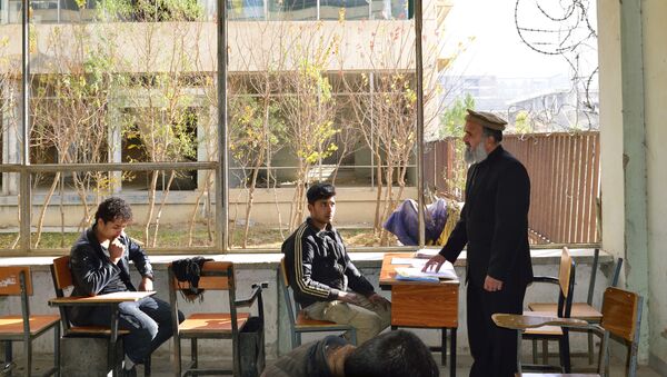 В учебной аудитории Кабульского политехнического института - Sputnik Таджикистан