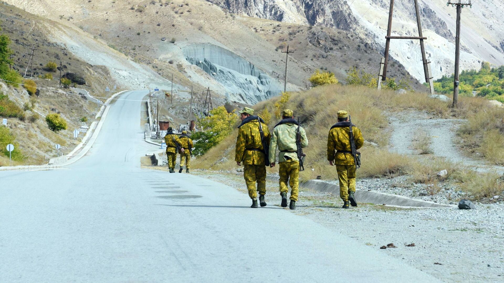 Пограничники на таджикско-афганской границе - Sputnik Таджикистан, 1920, 08.05.2022
