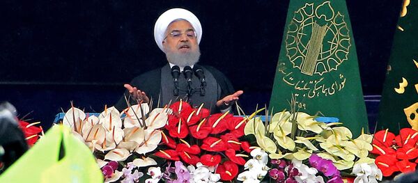 Президент Ирана Хасан Рухани произносит речь во время празднования 40-й годовщины Исламской революции 1979 года в Тегеране - Sputnik Тоҷикистон