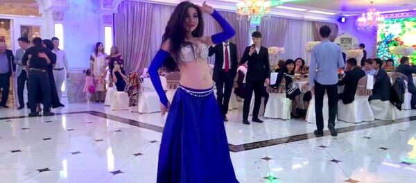 Грациозный танец от восточной девушки - видео - Sputnik Таджикистан