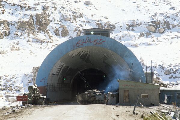 Вывод войск через тоннель Саланг - Sputnik Таджикистан