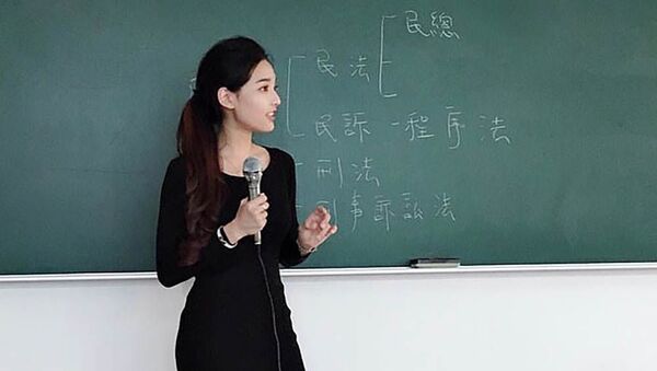 Лектор получила прозвище Самая горячая учительница Тайваня - Sputnik Таджикистан