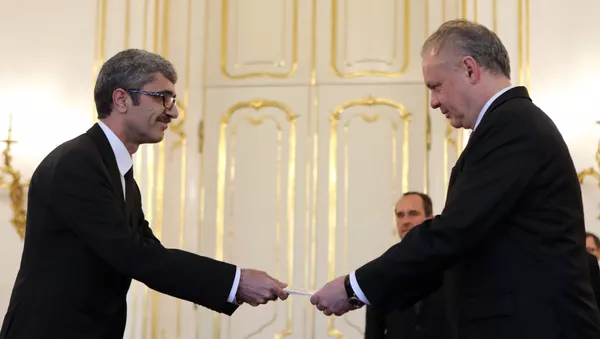 Идибек Қаландар, сафири навтаъини Тоҷикистон ба Андрей Киска, раисиҷумҳури Словакия эътимоднома супорид - Sputnik Тоҷикистон