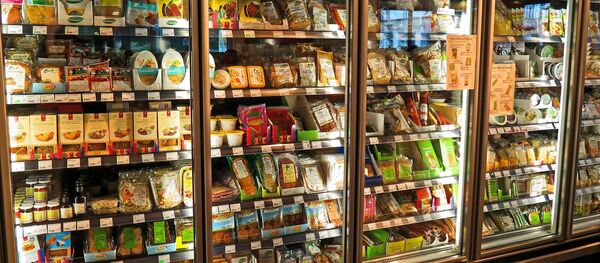 Холодильник в супермаркете, архивное фото - Sputnik Таджикистан