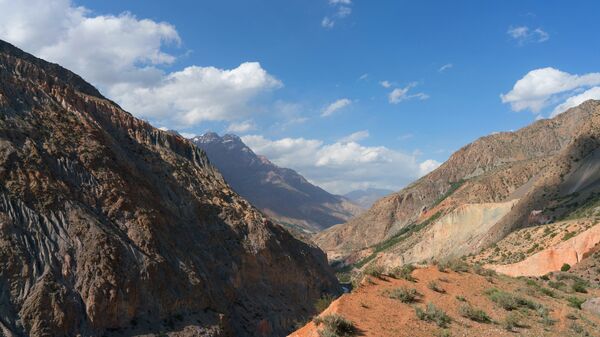 Горы в Таджикистане, архивное фото - Sputnik Тоҷикистон