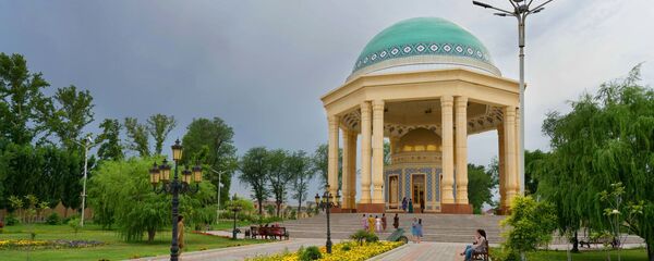 Мавзолей Камолу Худжанди в городе Худжанд - Sputnik Тоҷикистон
