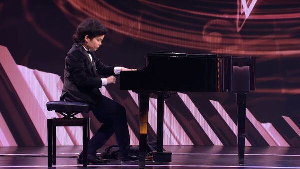 Пианист Самир Абдуразаков на первом канале - Sputnik Таджикистан