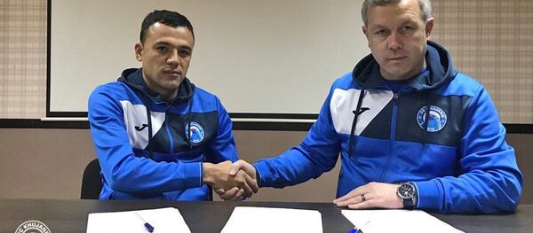 29-летний нападающий национальной сборной Кыргызстана Турсунали Рустамов подписал контракт с вице-чемпионом Таджикистана футбольным клубом Худжанд - Sputnik Таджикистан