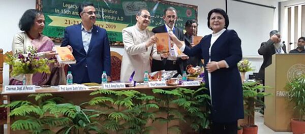 Опубликована вторая книга таджикского профессора в Индии - Sputnik Тоҷикистон