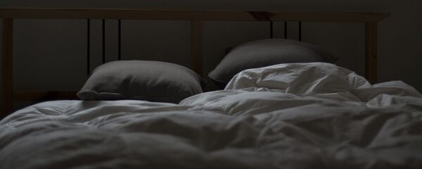 Кровать в номере, архивное фото - Sputnik Тоҷикистон