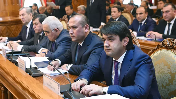 Рустами Эмомалӣ, шаҳрдори Душанбе дар ҷаласаи Ҳукумати Тоҷикистон
