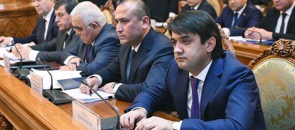 Рустами Эмомалӣ, шаҳрдори Душанбе дар ҷаласаи Ҳукумати Тоҷикистон - Sputnik Тоҷикистон