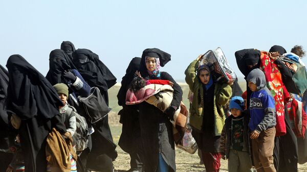 Женщины с детьми в Сирии, архивное фото - Sputnik Таджикистан