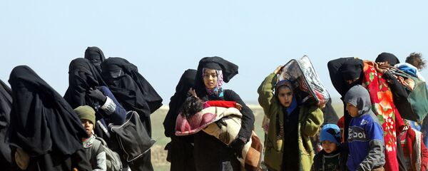 Женщины с детьми в Сирии, архивное фото - Sputnik Таджикистан