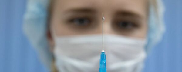 Медсестра в прививочном кабинете Медсестра в прививочном кабинете - Sputnik Таджикистан