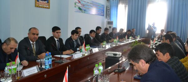 Ҳамоиш дар бораи гароиши ҷавонони тоҷик ба ҷараёнҳои ифротӣ дар Кумитаи дин  - Sputnik Тоҷикистон