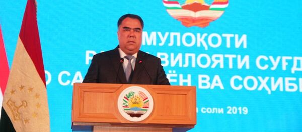 Раҷаббой Аҳмадзода дар форуми соҳибкорӣ дар Хуҷанд - Sputnik Тоҷикистон